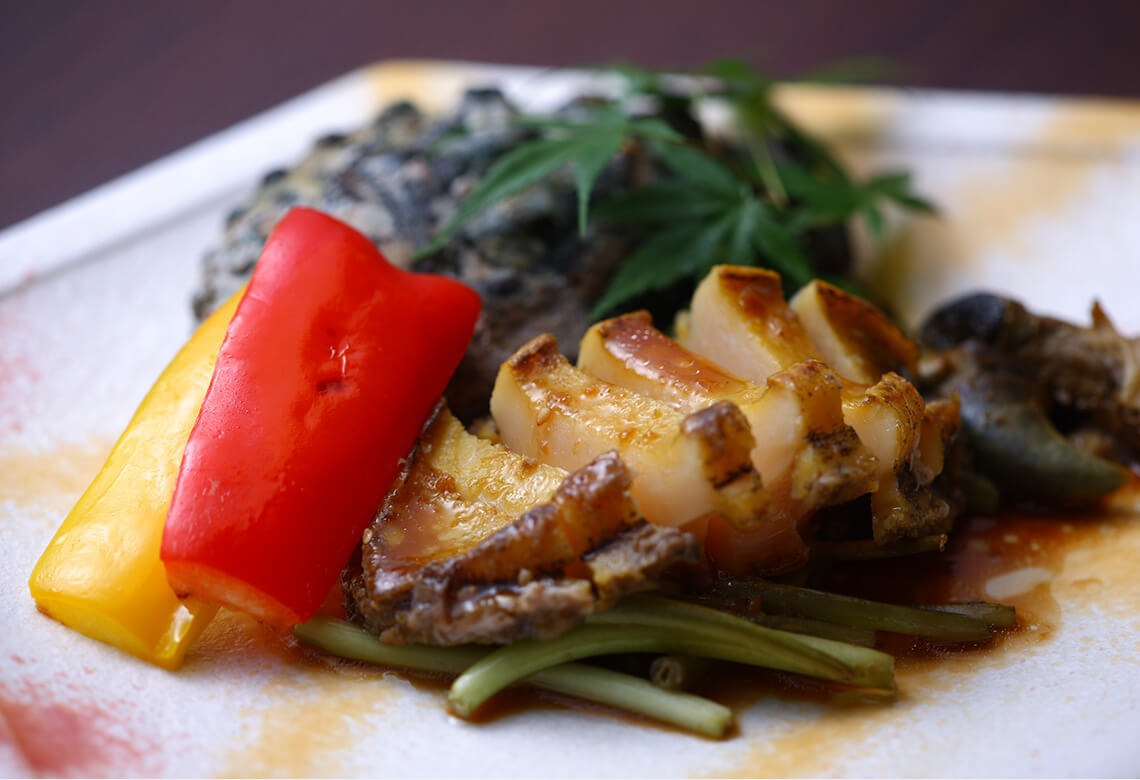 Teppan-grilled black abalone